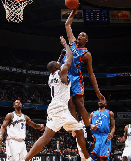 自2021年11月以来，蓝军首次英超客场三连胜且零封对手（蓝军自2021年11月以来首次在英超客场实现三连胜并保持零失球）