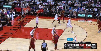 媒体人：山西男篮下午登上了前往杭州飞机，准备12日揭幕战（据媒体人称，山西男篮今日下午乘机飞赴杭州，备战12日揭幕战）