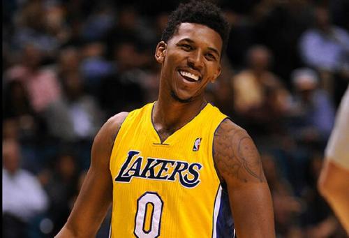 帕克：曼联买拉门斯是质的提升，跟奥纳纳相比他太像个门将了（帕克：拉门斯若加盟曼联将带来质变，相较奥纳纳他更像门将）