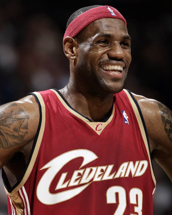 【巴萨】——拉菲尼亚的妻子（巴萨球员拉菲尼亚之妻）