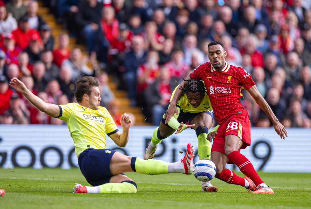 国米大胜晋级三喜临门！迪乌夫摆脱水货标签，奥西利奥亮明牌（国米狂胜晋级喜讯齐至！迪乌夫洗刷水货之名，奥西利奥摊牌亮态）