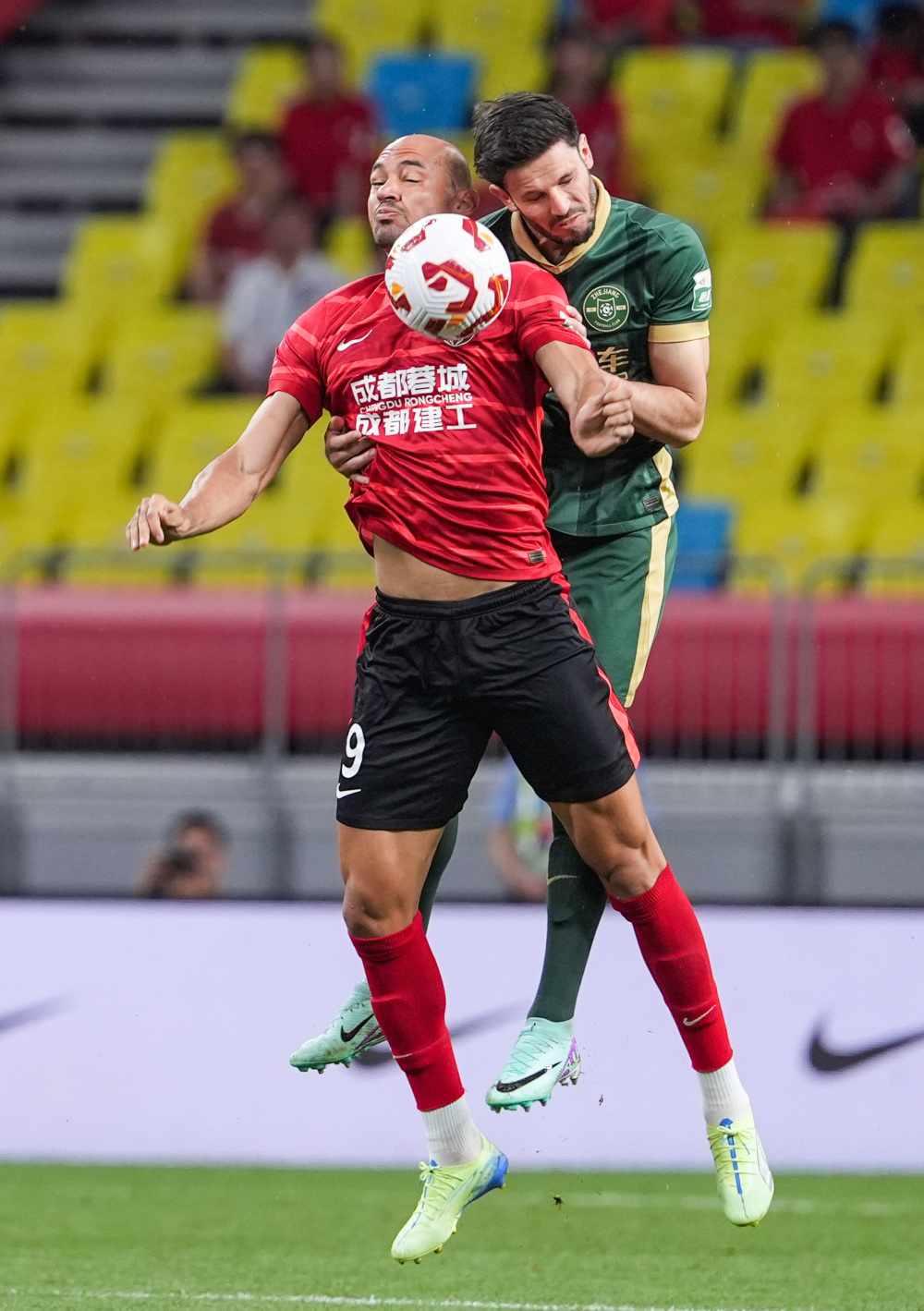 英超战报：亚当斯中圈吊门，勒菲传射，桑德兰3-2伯恩茅斯（英超快讯：亚当斯中圈吊射，勒菲传射建功，桑德兰3-2险胜伯恩茅斯）