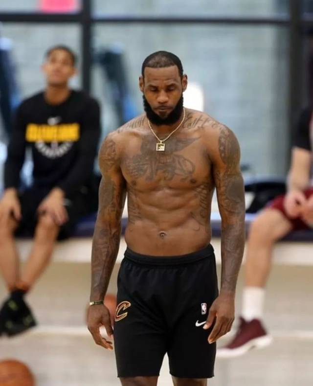 76人vs湖人前瞻：东契奇PK马克西，76人欲收获四连胜（76人大战湖人前瞻：东契奇对飚马克西，费城志在四连胜）