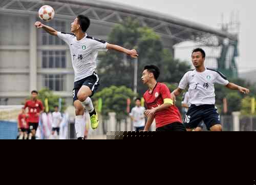 塞尔塔打入第二球后，伯纳乌球场响起嘘声和口哨声（塞尔塔再度破门，伯纳乌嘘声与口哨四起）