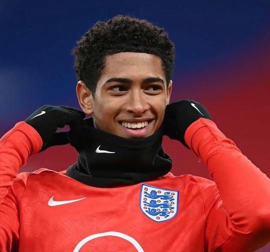 里程碑之战，恩里克迎来执教生涯第400场俱乐部赛事（里程碑时刻：恩里克迎来俱乐部执教第400战）