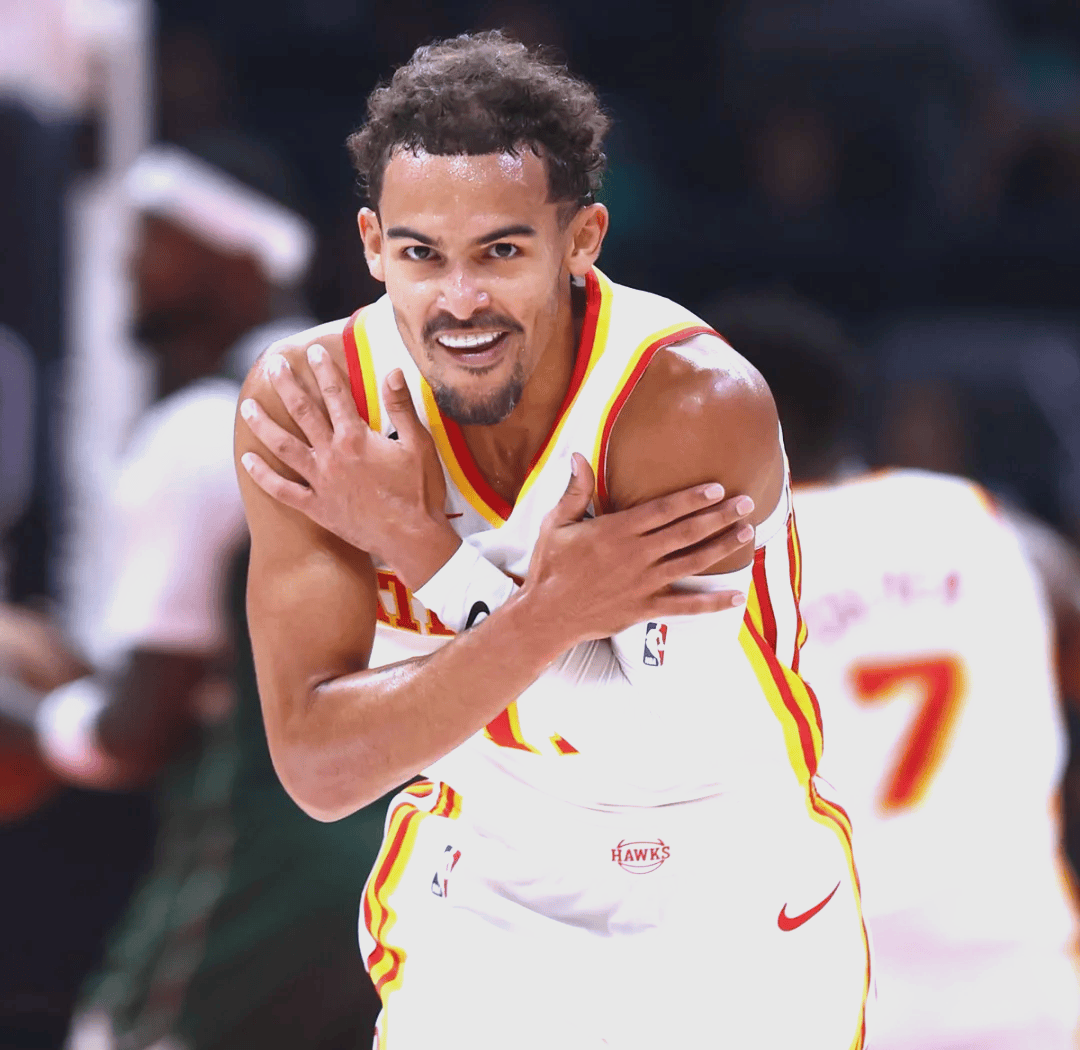 空中轰炸！王哲林内线连续暴扣 帮助上海缩小分差（篮下制霸！王哲林连环暴扣助上海迫近比分）