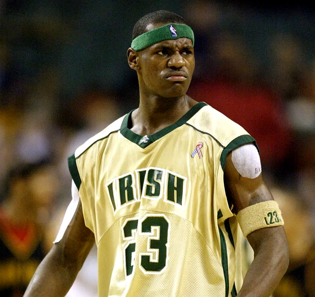 欧洲金靴实时榜单：莱万领跑 萨拉赫位列次席（欧洲金靴最新排名：莱万居首，萨拉赫居次）