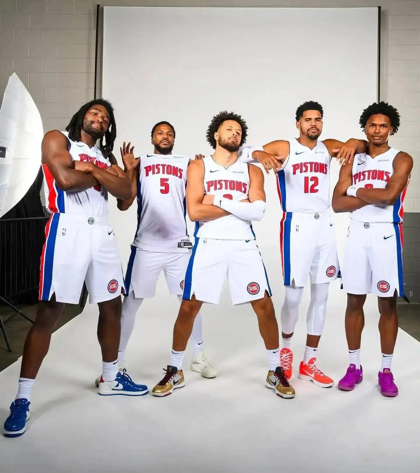 阿森纳险胜晋级却暴露顽疾，年轻球员信任危机何解？（惊险晋级仍现顽疾，阿森纳如何重建对年轻球员的信任？）