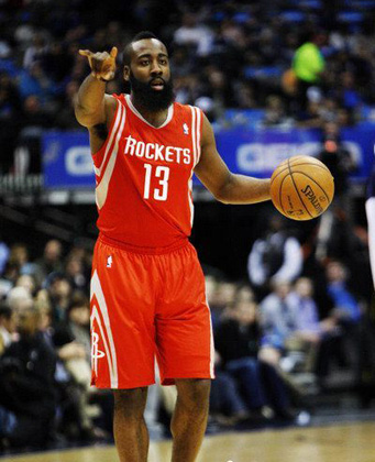 弗拉格迎19岁第一战！狂砍33分9板9助 生死时刻连拿5分险胜掘金（弗拉格19岁首战爆发：33分9板9助，关键时刻连拿5分险胜掘金）