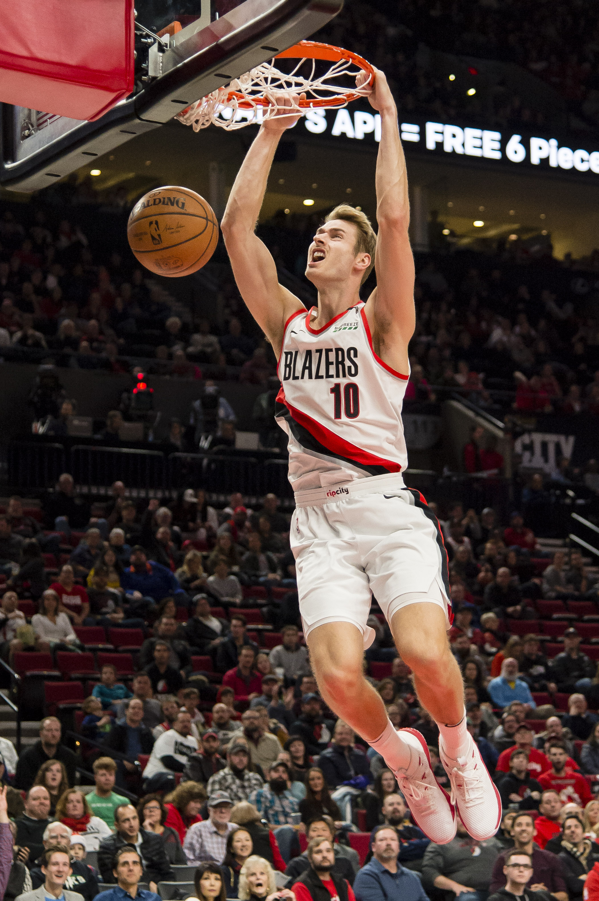 中超：北京国安客场2-1逆转上海申花（中超战报：北京国安客场2比1逆转上海申花）