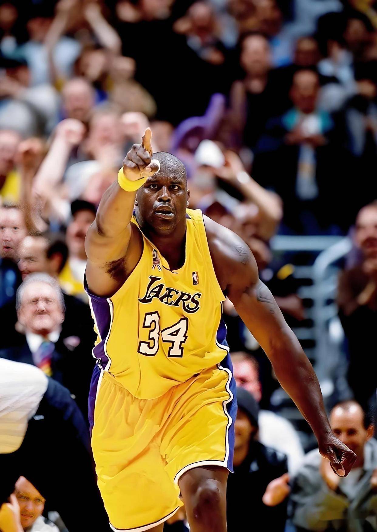 昔日冠军后卫！普尔半场9中4中拿11分3板3断，3+1和高难度上篮都有（前冠军后卫普尔半场9投4中拿下11分3板3断，3+1与高难度上篮俱全）