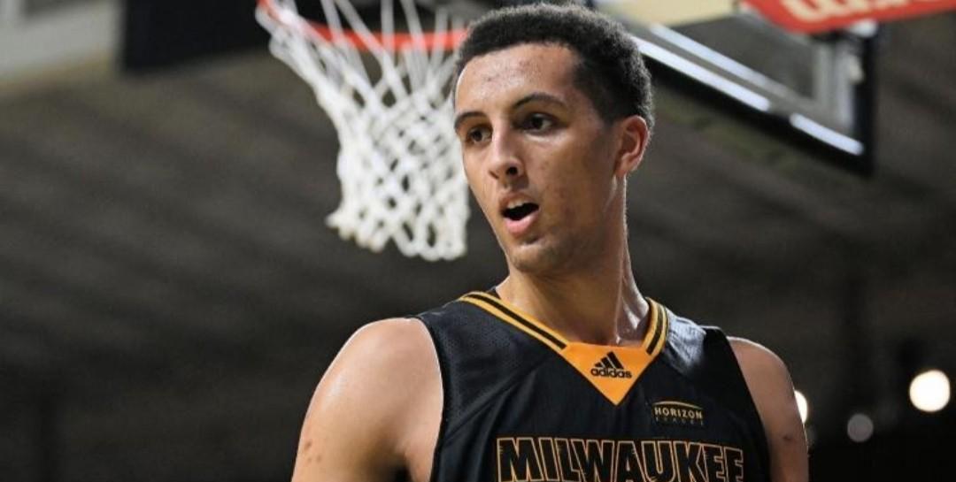 这一幕太逗！詹姆斯打脸奥科吉 随后一脸不好意思拍了拍后者屁股（尴尬又好笑！詹姆斯误打奥科吉面部后还拍了拍对方屁股）