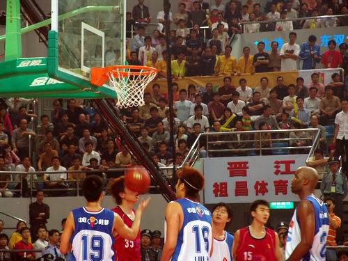 韦尔发挥神勇，单场空砍28分刷新生涯新高，另有19个篮板助威（韦尔神勇28分创生涯新高，携19篮板仍难救主）