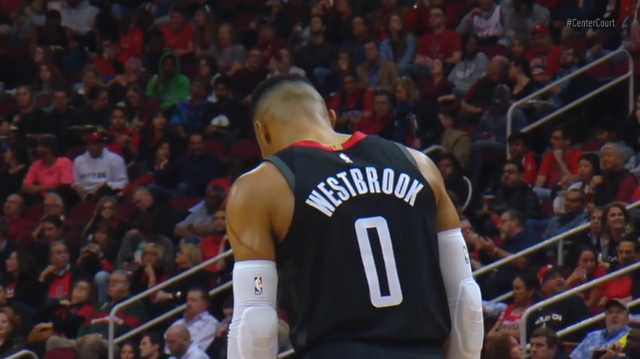 跟队记者：尤文仍在重点关注迈尼昂，球员的续约谈判陷入停滞（跟队记者：尤文持续关注迈尼昂，球员续约谈判已停摆）